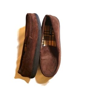Wembley Men's slippers. Brown. Rubber soles. Indoor or Outdoor.